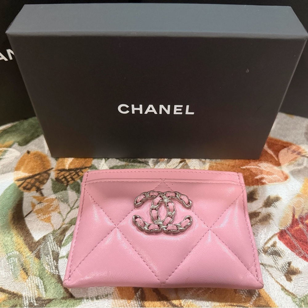 Chanel 19 Pink Lambskin Cardholder pink on pink